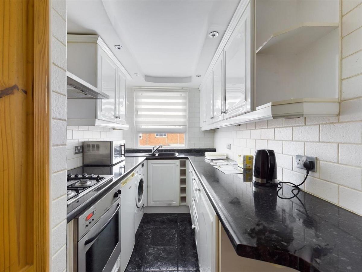 Parsonage Leys Apartamento Harlow Exterior foto